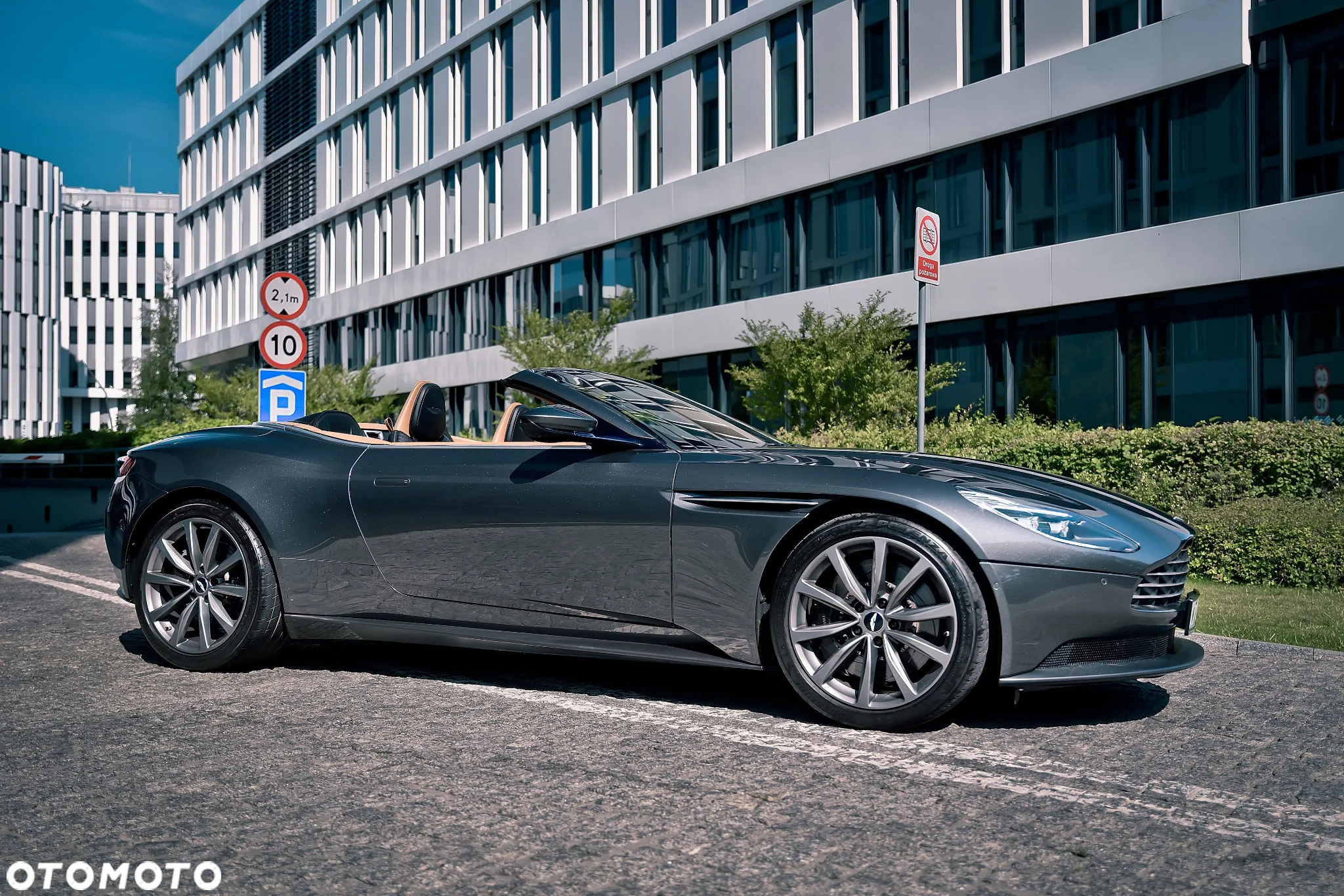Aston Martin DB11 V8 Volante - 3