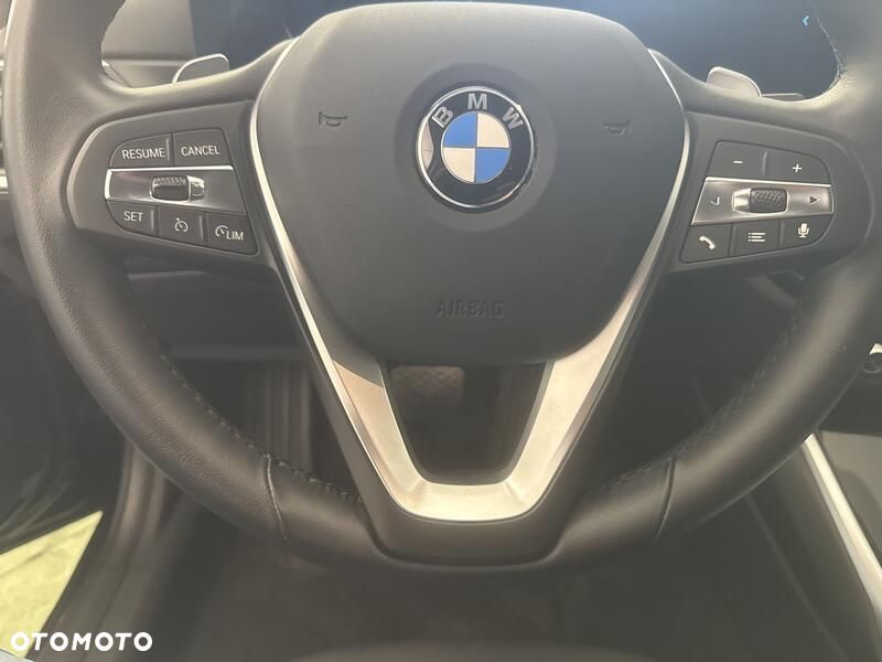 BMW Seria 3 320d xDrive mHEV - 14