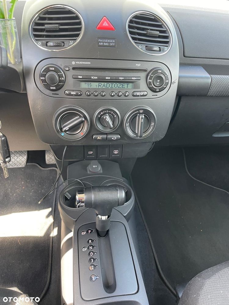 Volkswagen New Beetle - 16