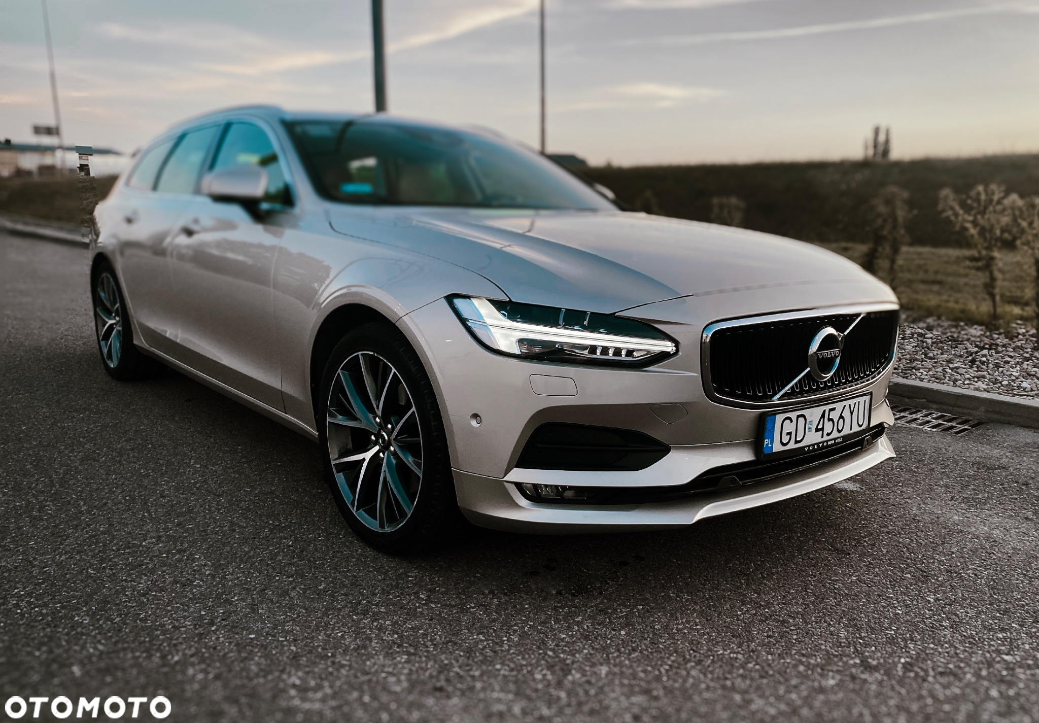 Volvo V90 D5 AWD Momentum - 12