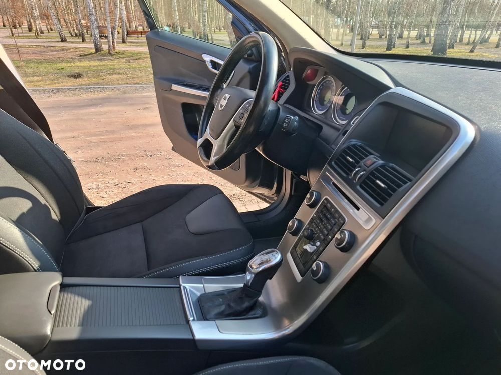 Volvo XC 60 3.2 AWD RDesign - 28