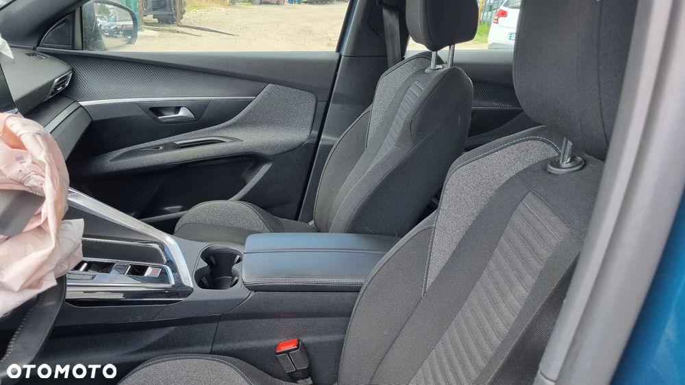 Peugeot 3008 1.6 PureTech HYbrid GT Line S&S EAT8 - 33