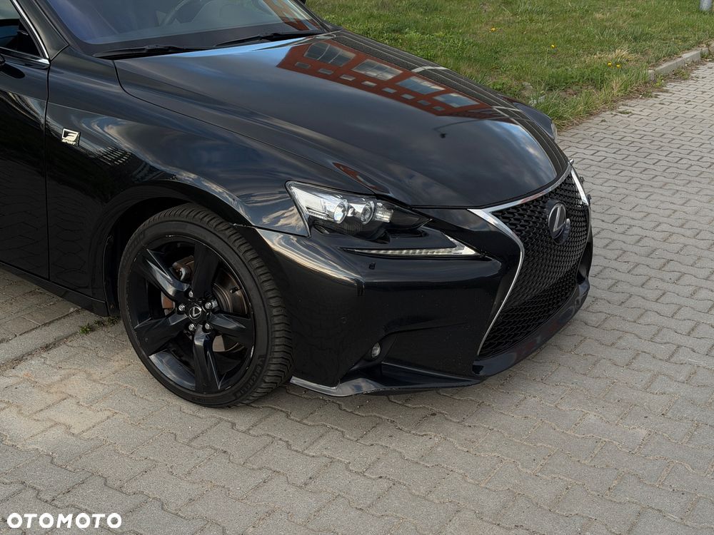 Lexus IS 300h Business Edition - 31