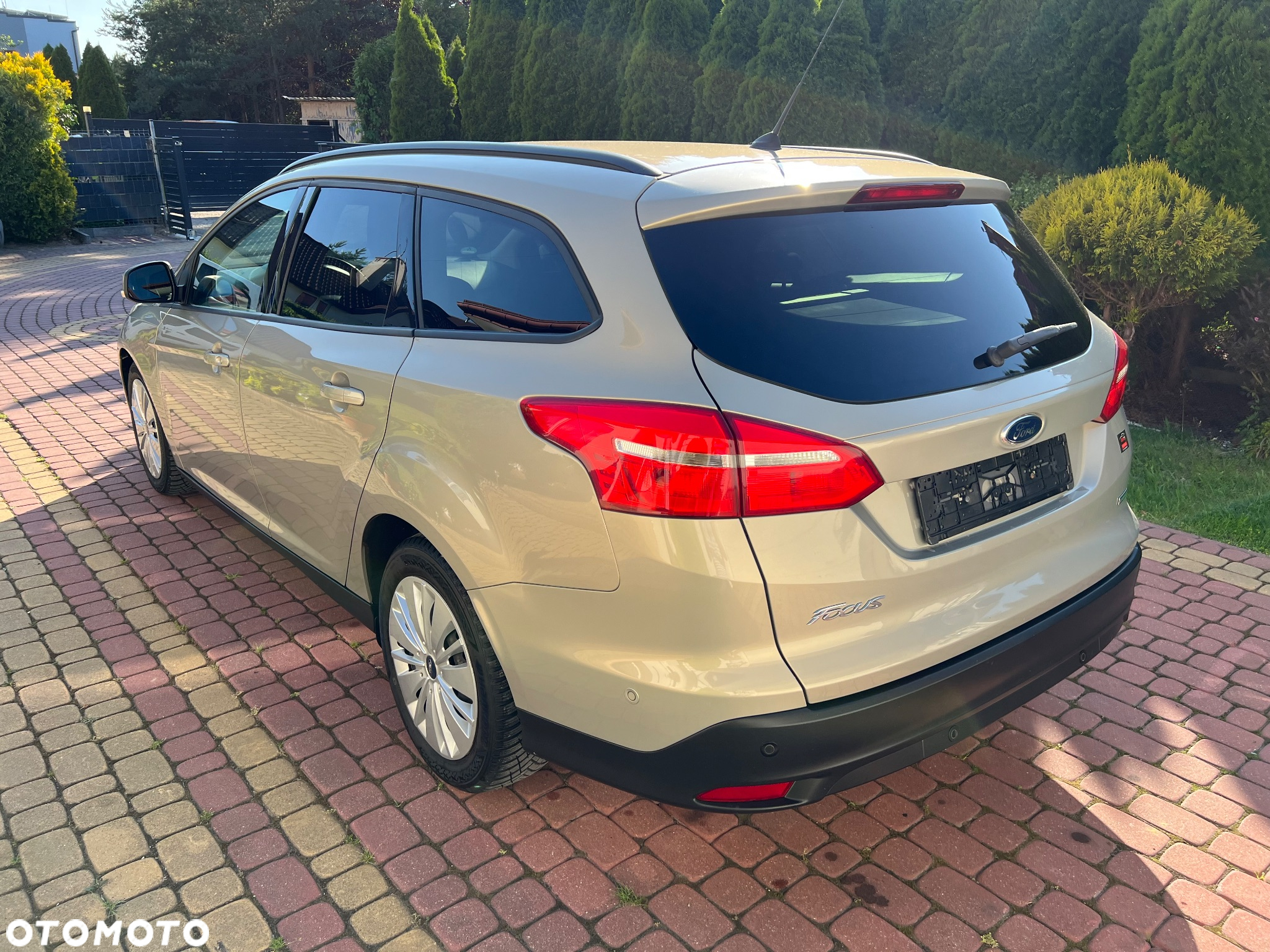 Ford Focus Turnier 1.0 EcoBoost Start-Stopp-System TITANIUM X - 4