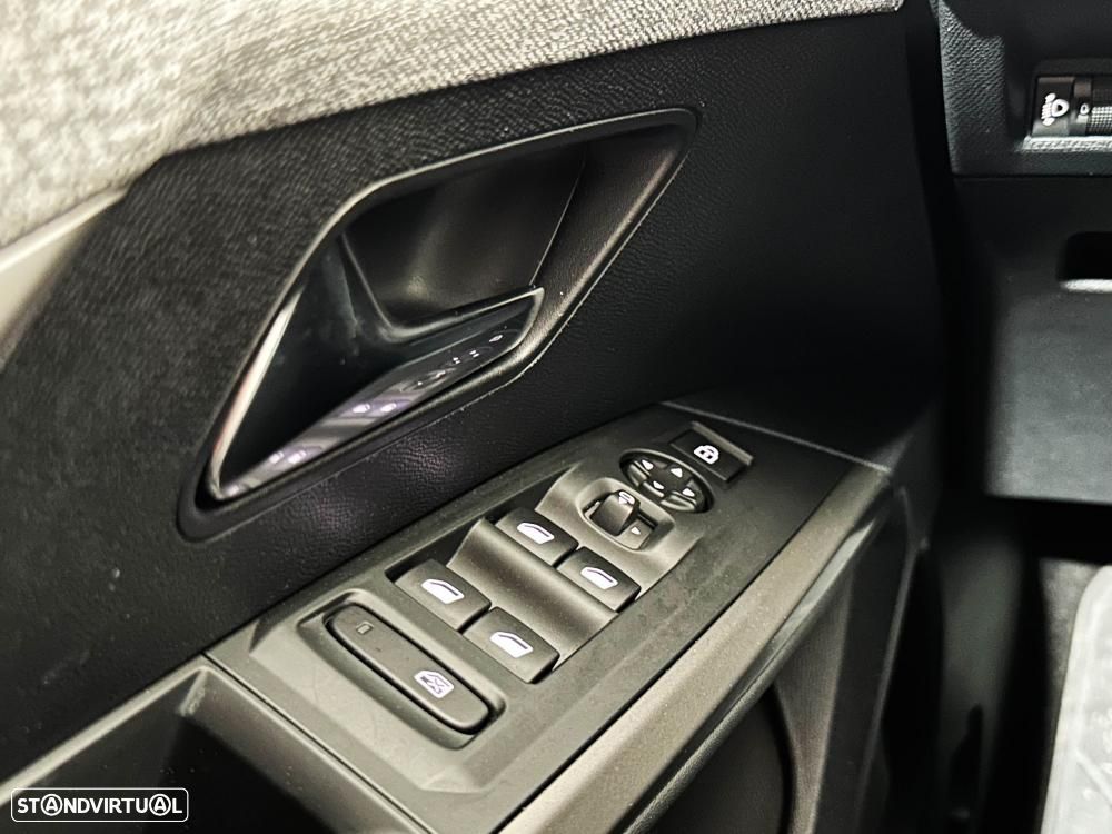 Peugeot 5008 1.2 Hybrid Allure Pack e-DCS6 - 40