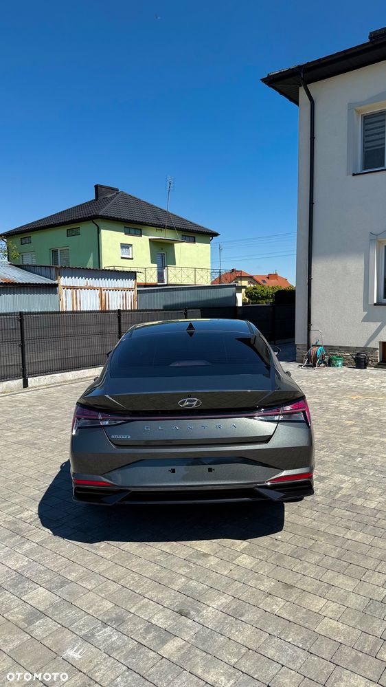 Hyundai Elantra 1.6 Executive CVT - 19