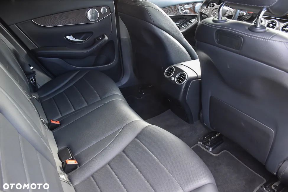 Mercedes-Benz GLC 300 4Matic 9G-TRONIC AMG Line - 34