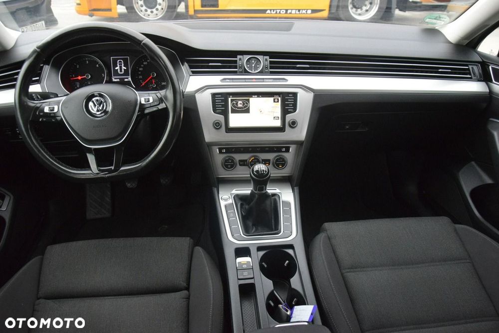 Volkswagen Passat - 34