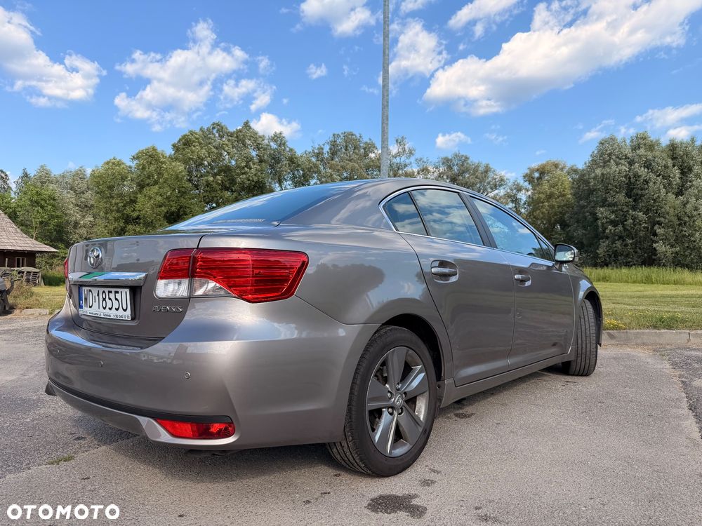 Toyota Avensis 2.0 Premium MS - 9