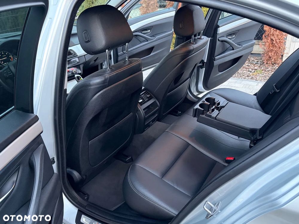 BMW Seria 5 520d xDrive - 13