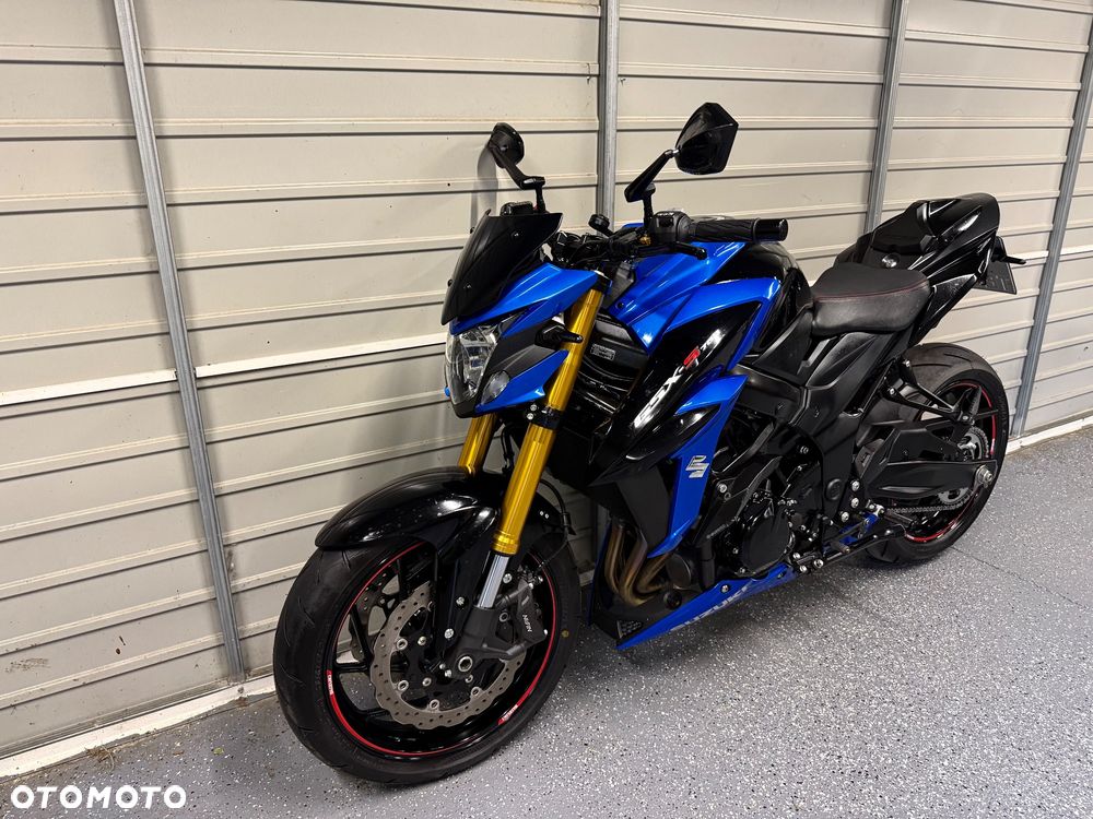 Suzuki GSX - 12