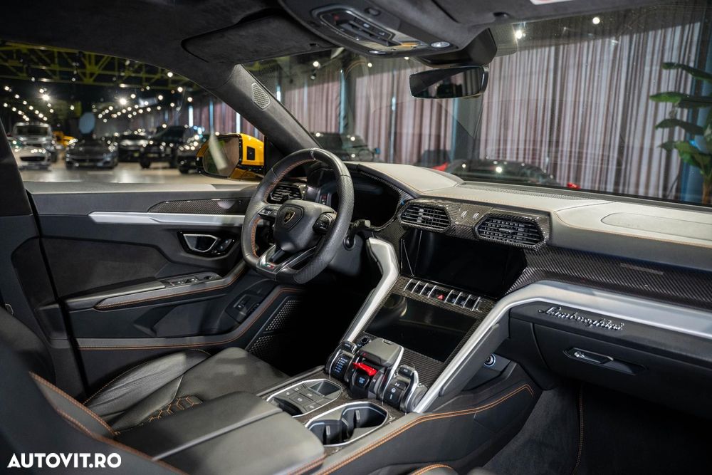 Lamborghini URUS - 24