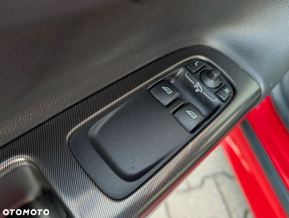 Volvo C30 D4 R-Design - 21