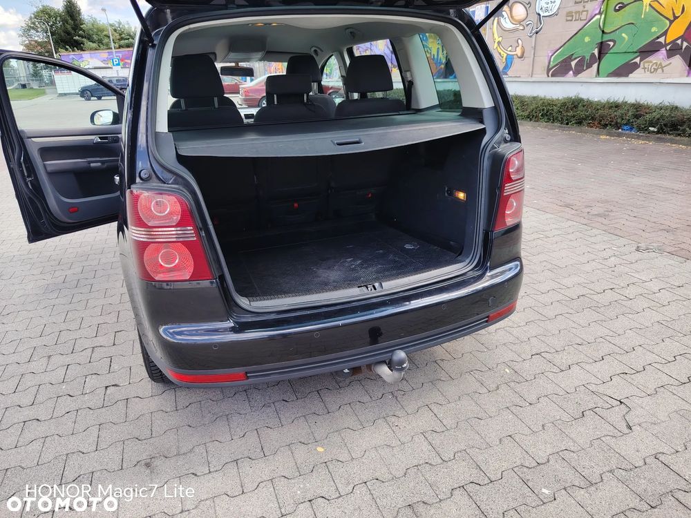 Volkswagen Touran - 13