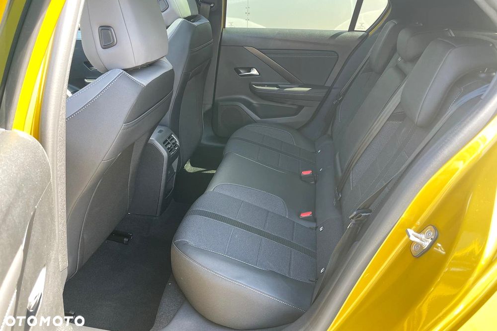 Opel Astra 1.2 T mHEV GS S&S eDTC - 11