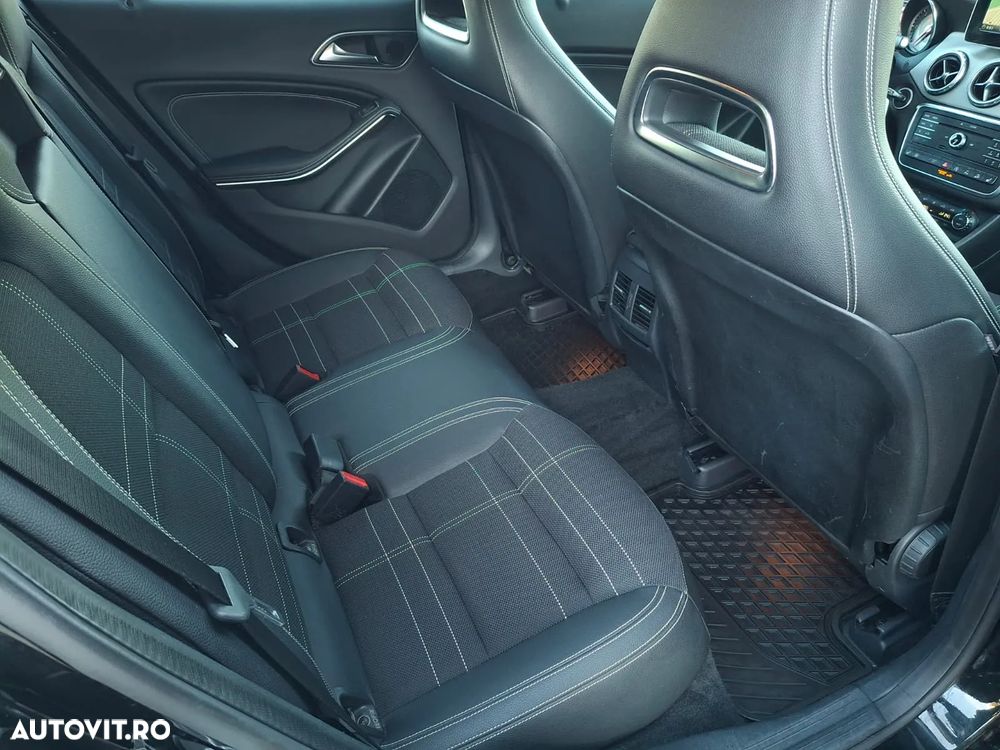 Mercedes-Benz GLA 220 d 4Matic 7G-DCT - 12