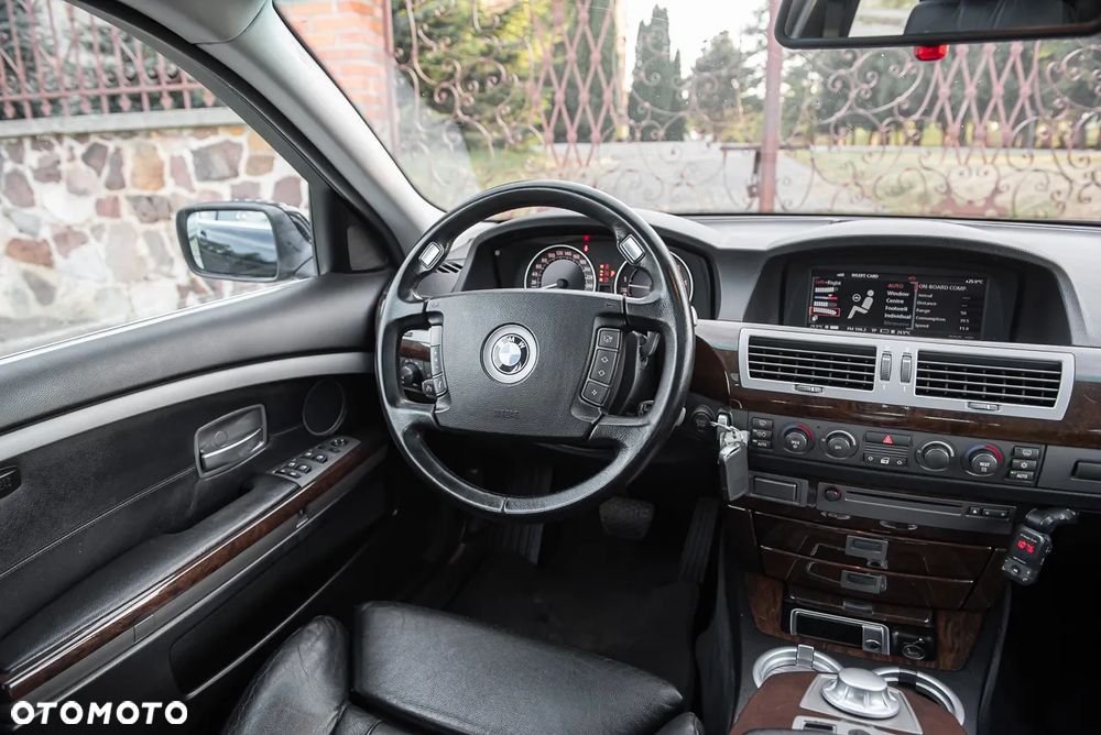 BMW Seria 7 - 26