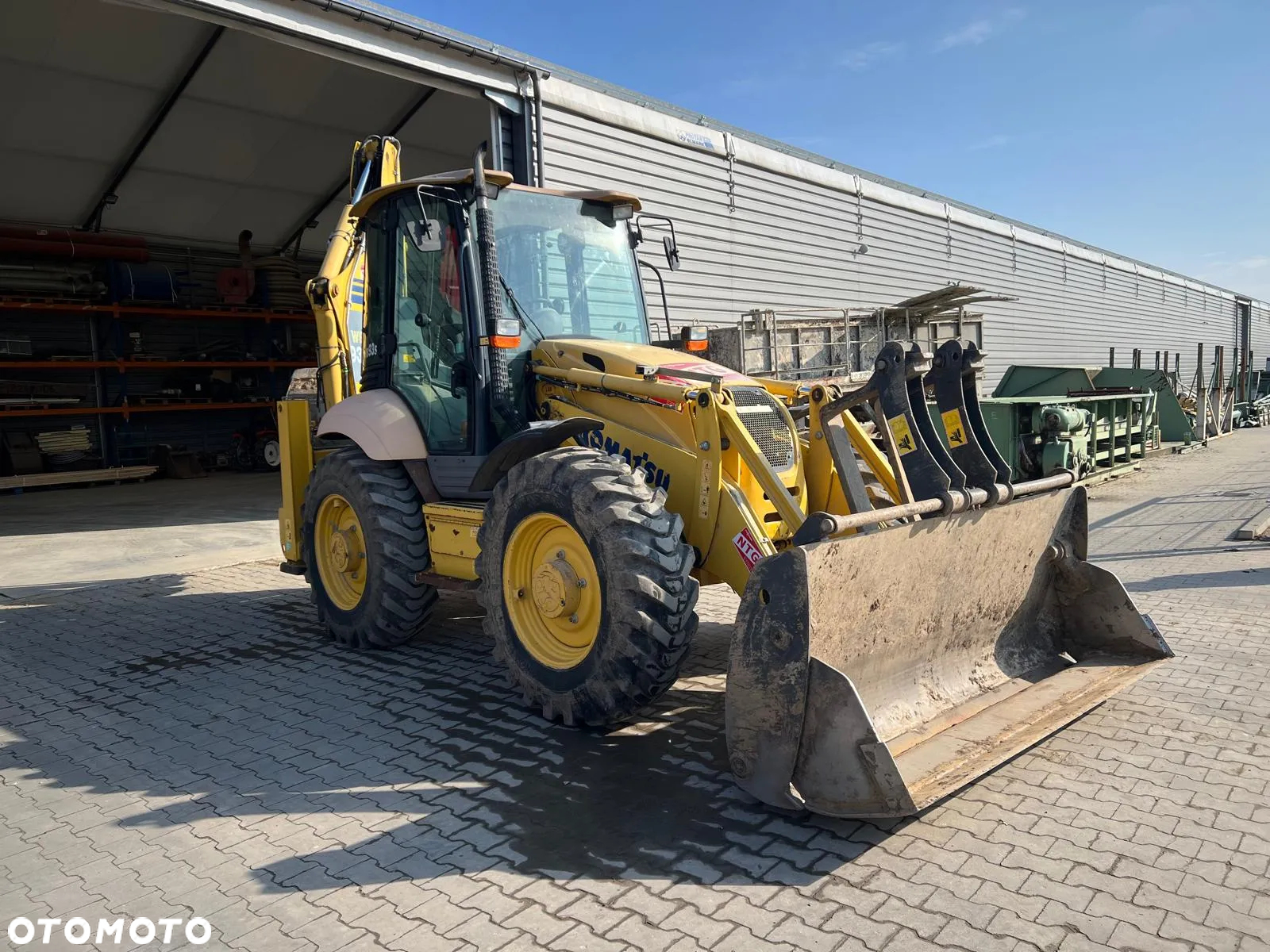 Komatsu WB93S-5 - 2
