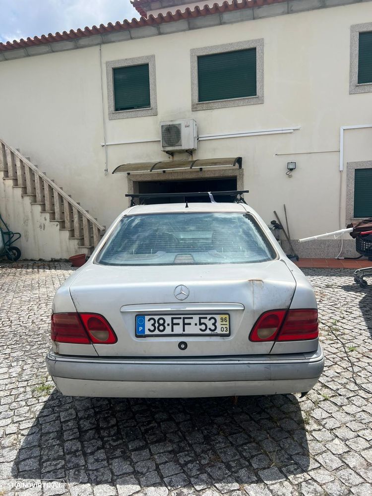 Mercedes-Benz E 200 D Classic - 3