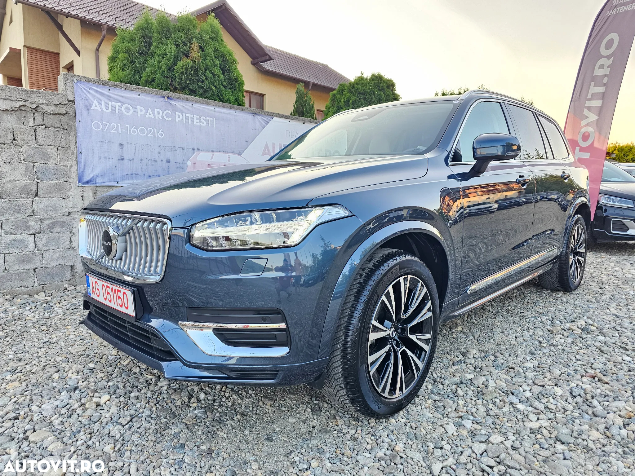 Volvo XC 90 T8 AWD Plug-in Hybrid Plus Dark - 13