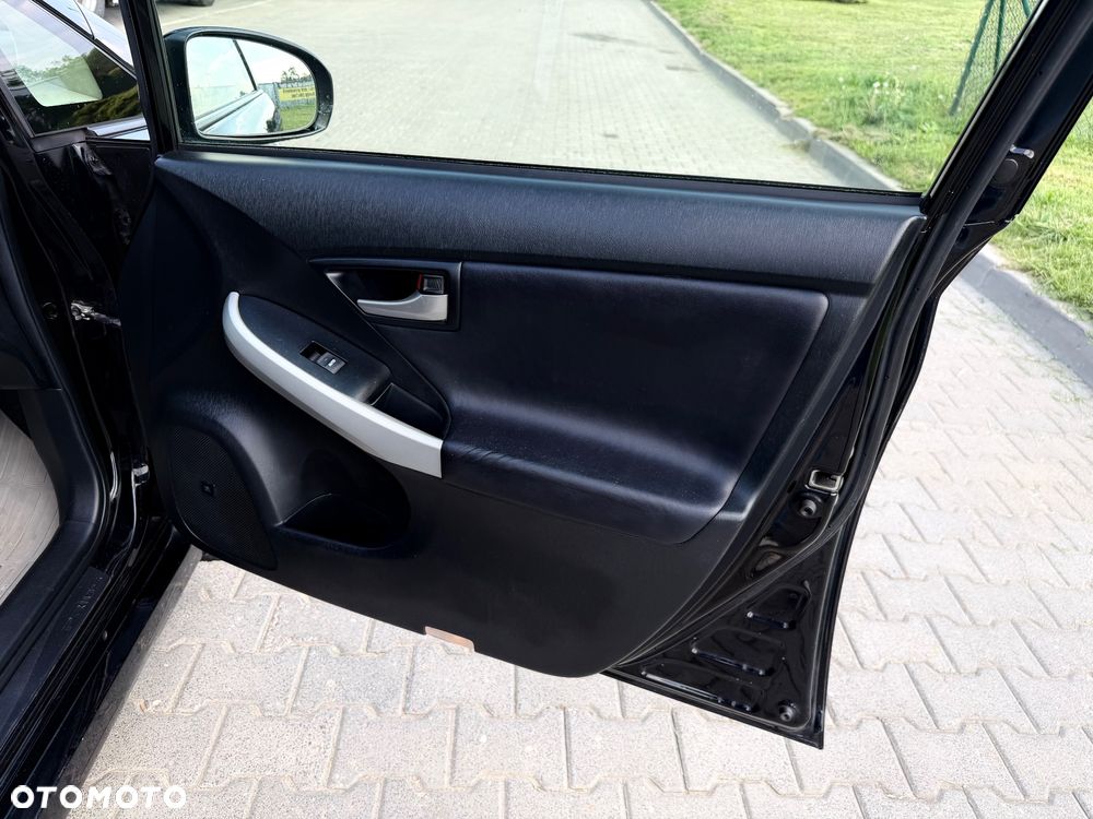 Toyota Prius 1.8 HSD Prestige - 18