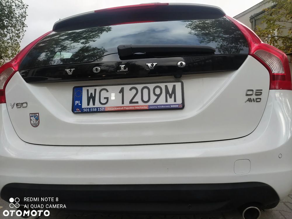 Volvo V60 D5 AWD Geartronic Momentum - 24