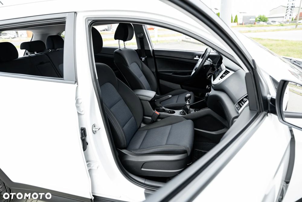 Hyundai Tucson 1.7 CRDI BlueDrive Style 2WD - 23