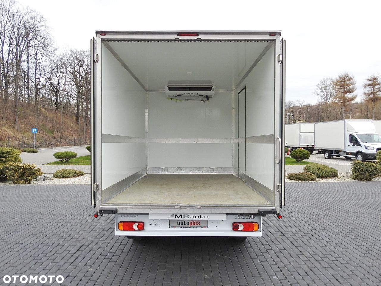 Renault MASTER  CHŁODNIA KONTENER 0*C LEDY KLIMATYZACJA  145KM - 13