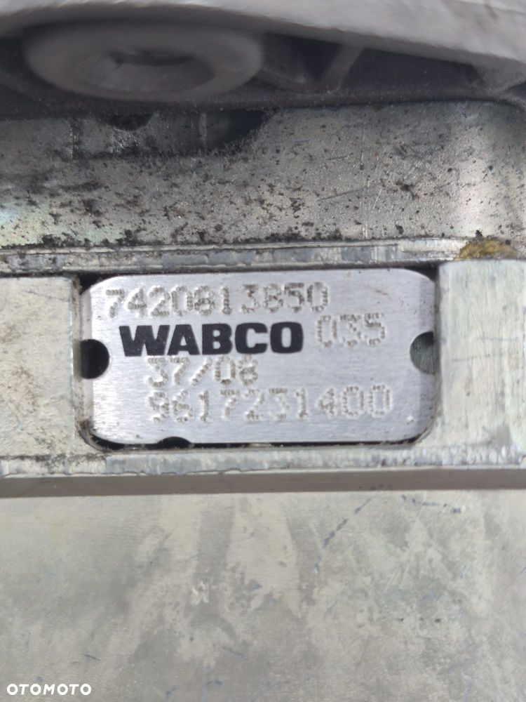 ZAWÓR HAMULCA RĘCZNEGO RENAULT - 3