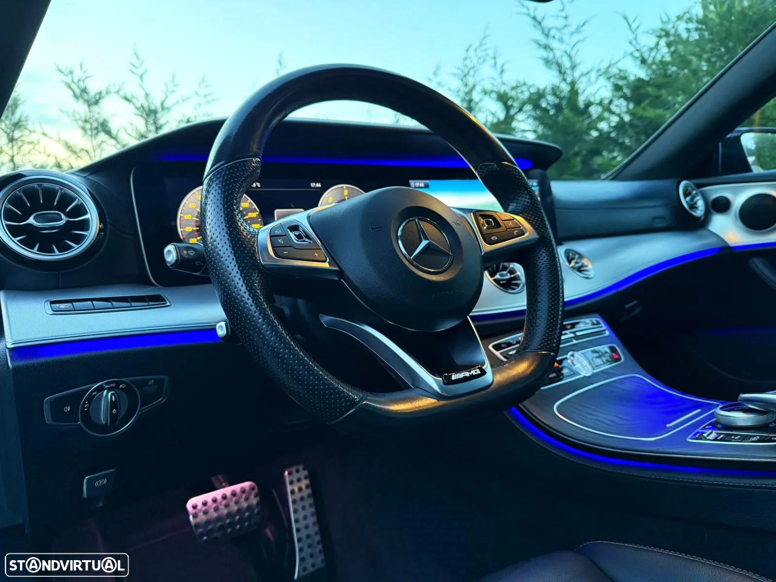 Mercedes-Benz E 220 d Coupe 9G-TRONIC AMG Line - 12
