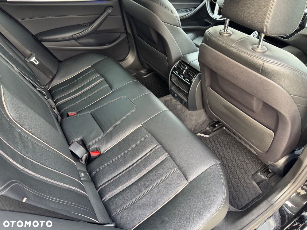 BMW Seria 5 520d Sport Line - 13
