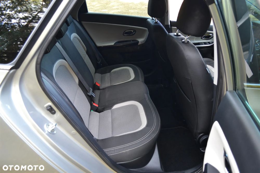 Kia Ceed 1.6 GDI Dream Team Edition - 14