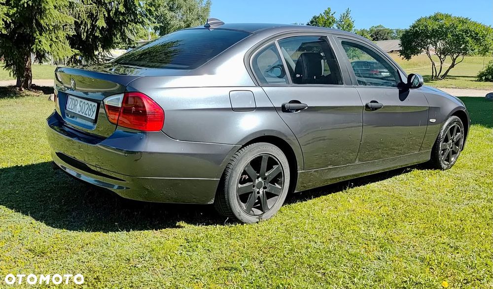 BMW Seria 3 318i - 4