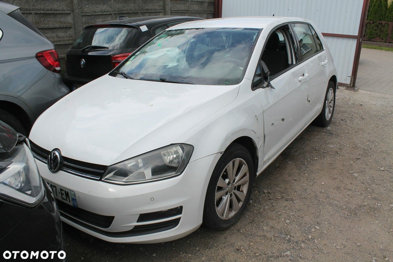 Volkswagen Golf - 1