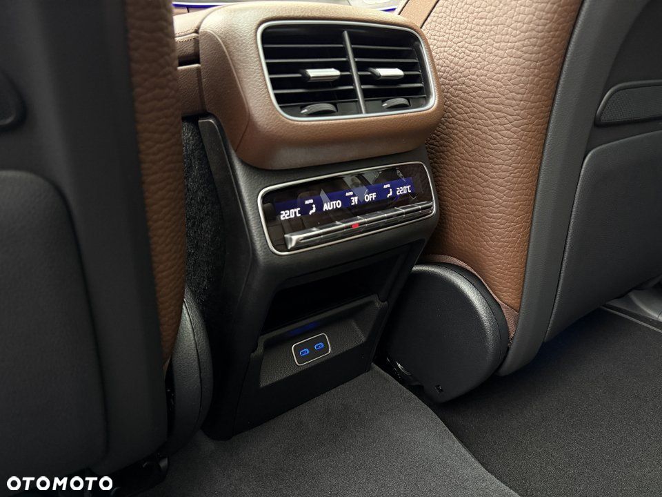Mercedes-Benz GLS - 11