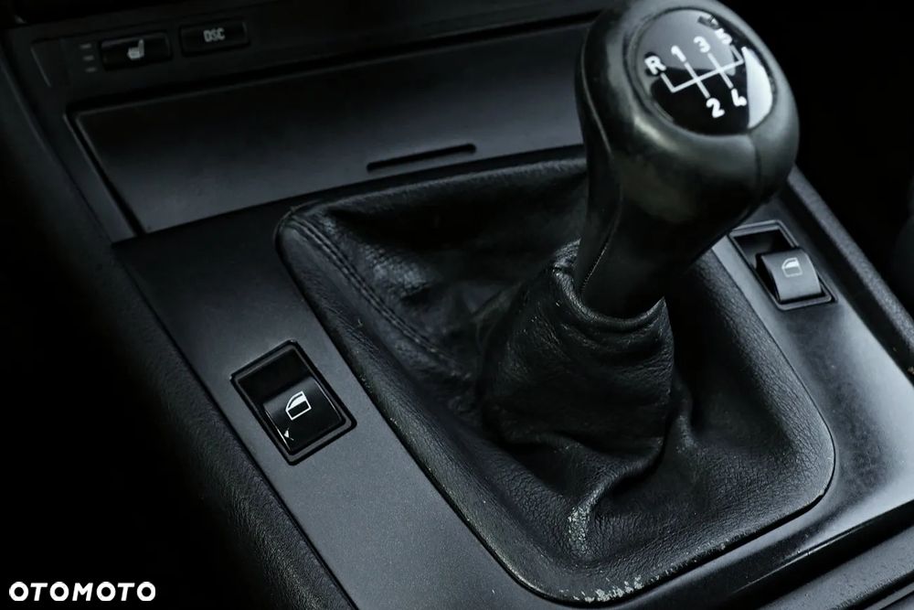 BMW Seria 3 318i - 32