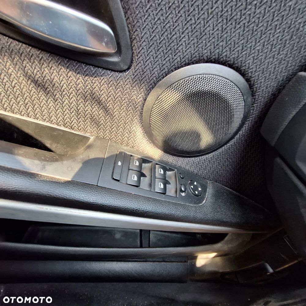 BMW Seria 3 318i Touring - 14