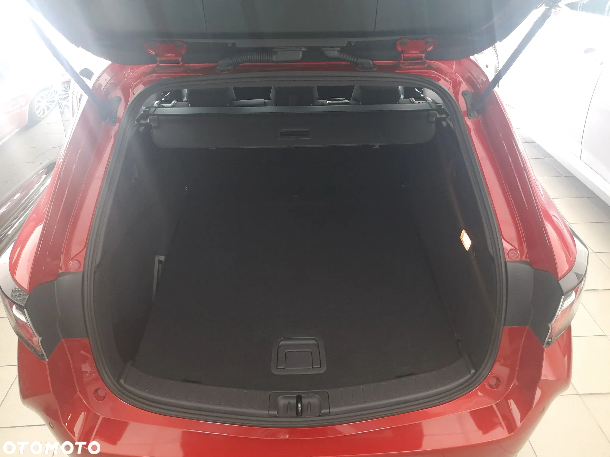 Toyota Corolla 2.0 Hybrid Touring Sports Team Deutschland - 13