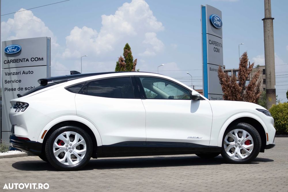 Ford Mustang Mach-E - 8