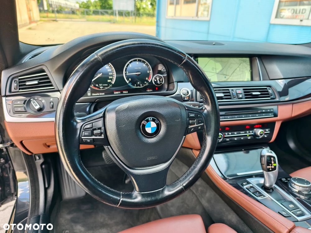 BMW Seria 5 525d Sport-Aut Luxury Line - 11