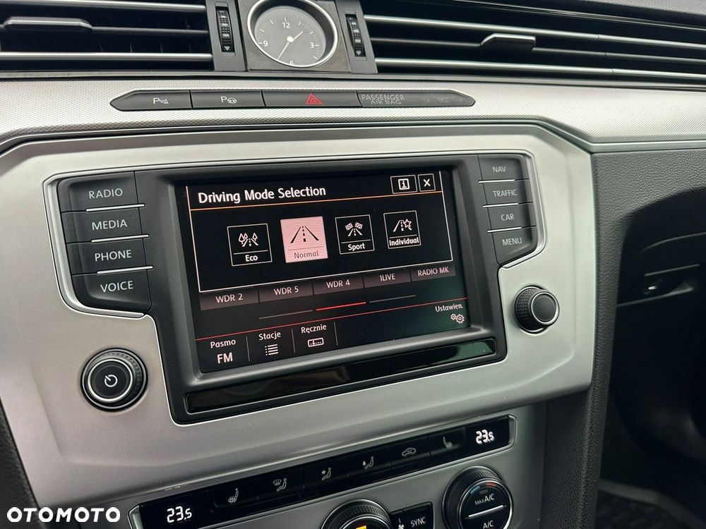 Volkswagen Passat Variant 2.0 TDI DSG (BlueMotion Technology) Comfortline - 26