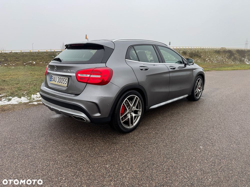 Mercedes-Benz GLA - 8