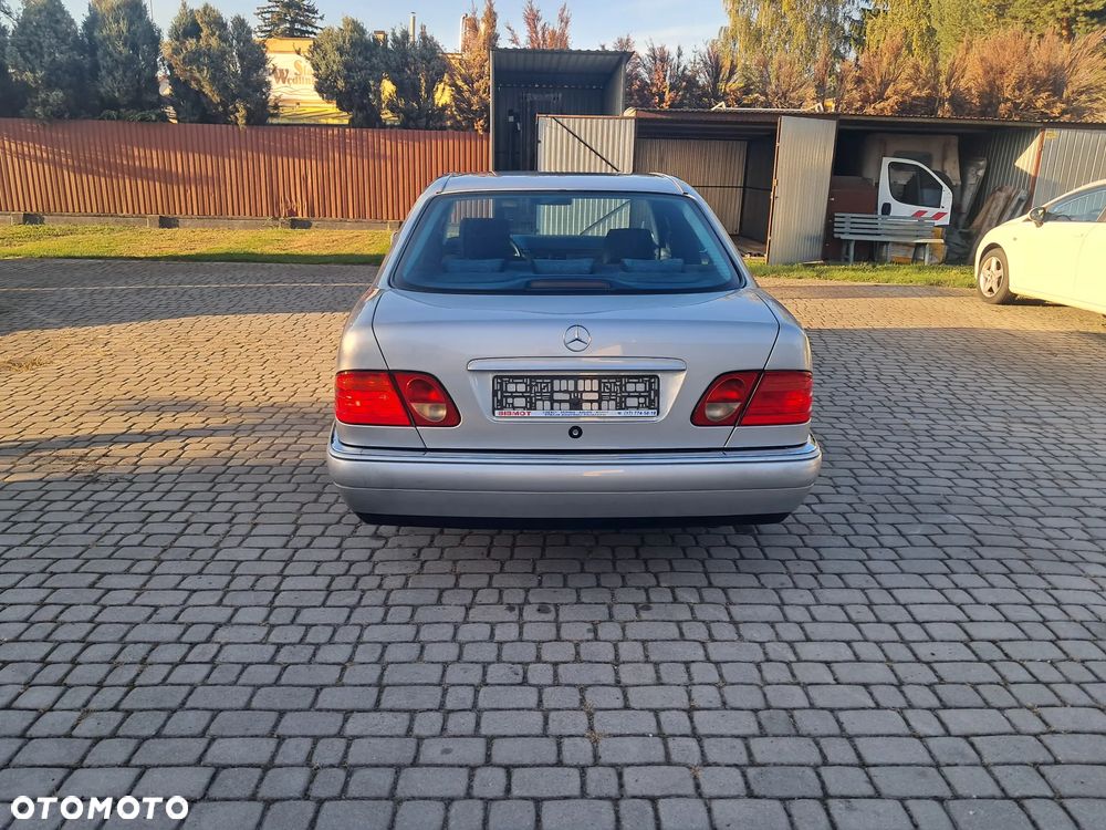 Mercedes-Benz Klasa E - 4
