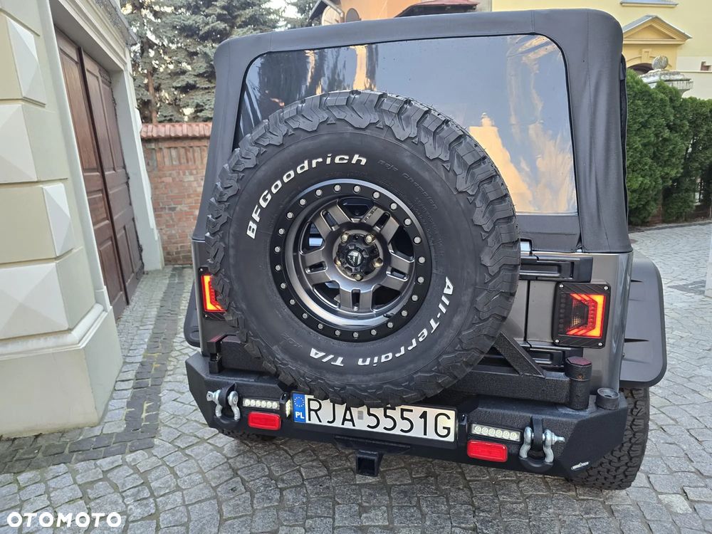Jeep Wrangler - 5