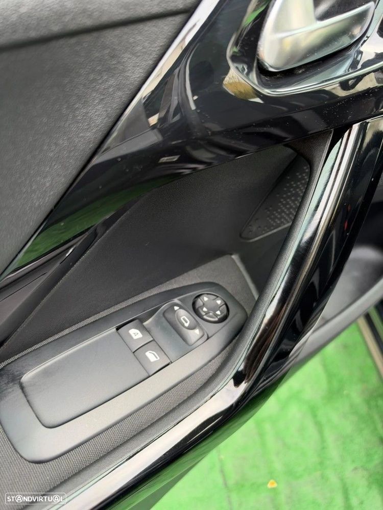 Peugeot 208 1.2 PureTech Style - 21