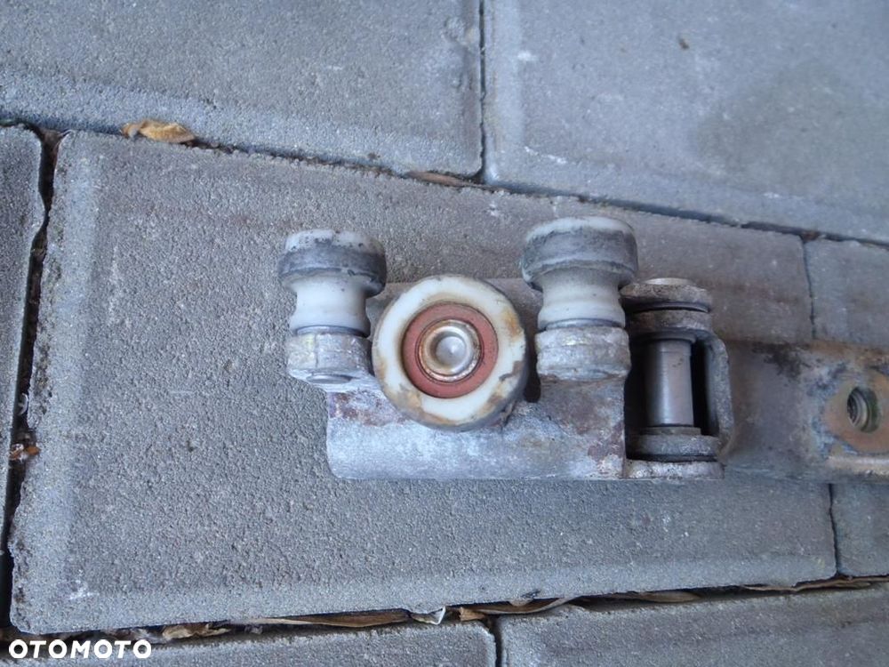 VW T4 ROLKA ZAWIAS WÓZEK DRZWI PRZESUWNYCH LEWYCH - 2