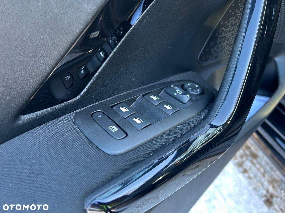 Peugeot 208 1.2 PureTech GPF Signature S&S - 12