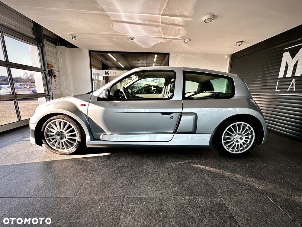 Renault Clio 3.0 V6 Sport - 5