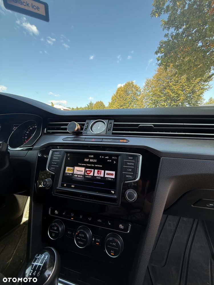 Volkswagen Passat - 11