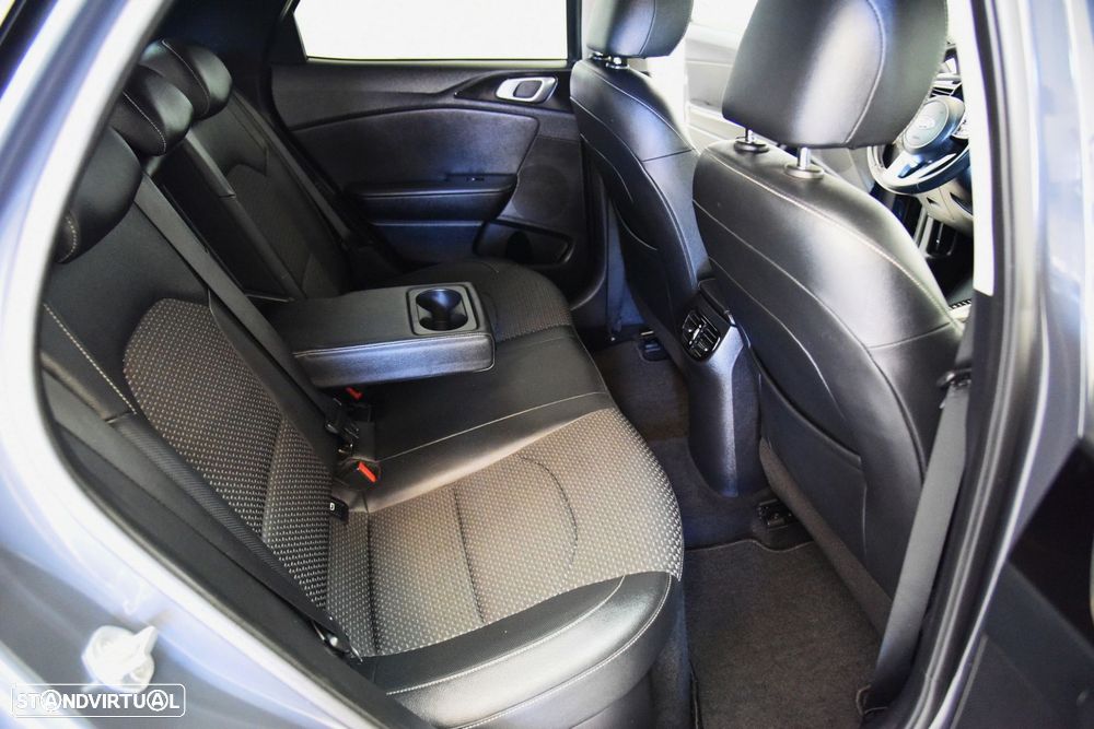 Kia XCeed - 31